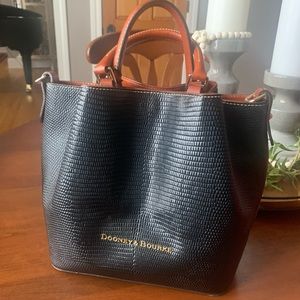 DOONEY AND BOURKE ALLIGATOR TEXTURED BARLOW BAG BLACK WITH NATURAL LEATHER TRIM